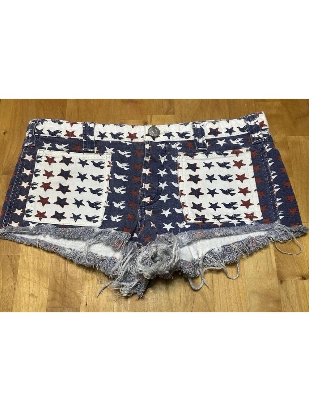 We The Free women’s Sz 27 Starry Eyed Denim Shorts Americana inspired print